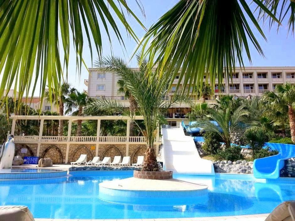 Oscar Beachfront Resort & Spa & Casino Kyrenia  Exterior foto