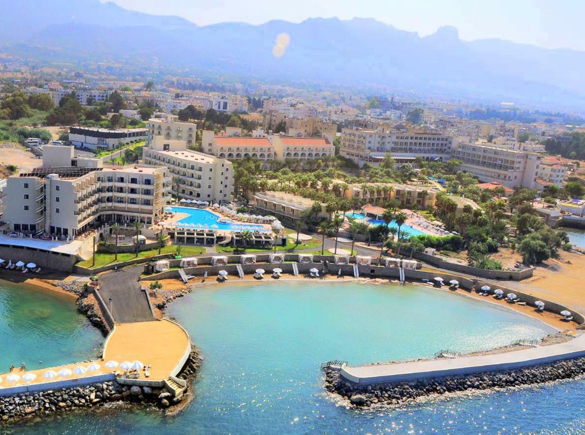 Oscar Beachfront Resort & Spa & Casino Kyrenia  Exterior foto