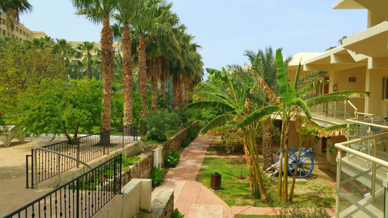 Oscar Beachfront Resort & Spa & Casino Kyrenia  Exterior foto